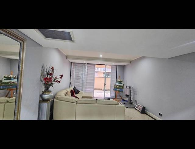 2 BEDROOM APARTMENT FOR SALE IN UMHLANGA RIDGE